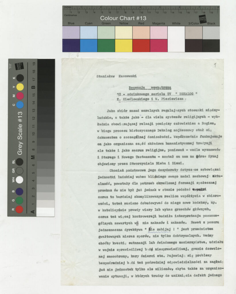 Maszynopis z recenzjami na temat scenariuszy cyklu telewizyjnego "Dekalog" (1988-1989) w reżyserii Krzysztofa Kieślowskiego