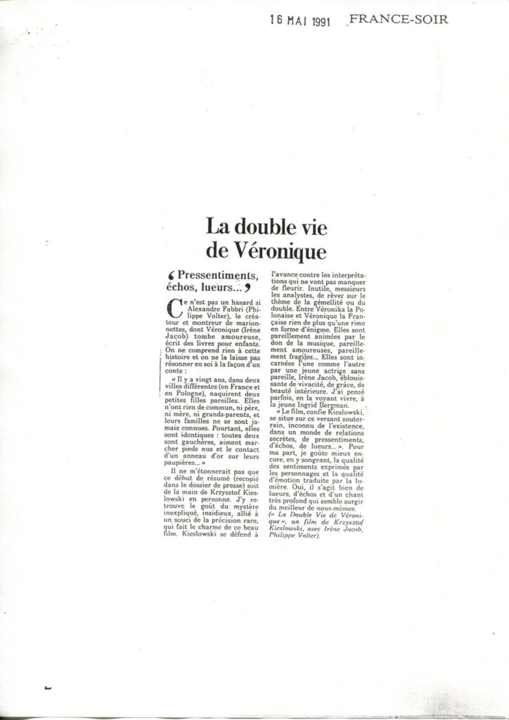 Czarno-biały wycinek prasowy z tekstem w języku francuskim.