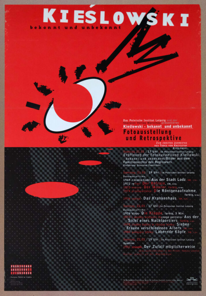 Niemiecki plakat do wydarzenia „Kieslowski znany i nieznany". Czerwono-czarna grafika, abstrakcyjne kształty i tekst informacyjny.