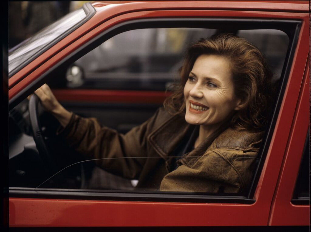 "Blonde" (Grażyna Szapołowska) in the car that Karol stopped. The scene did not appear in the movie.