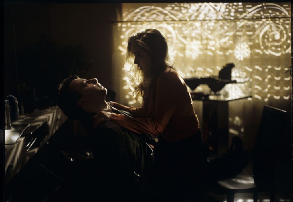 Karol (Zbigniew Zamachowski) and Dominique (Julie Delpy) in another unsuccessful attempt to consummate their relationship.