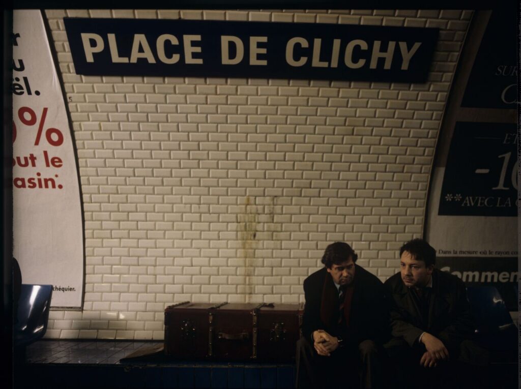 Karol (Zbigniew Zamachowski) and Mikołaj (Janusz Gajos) in Paris metro.