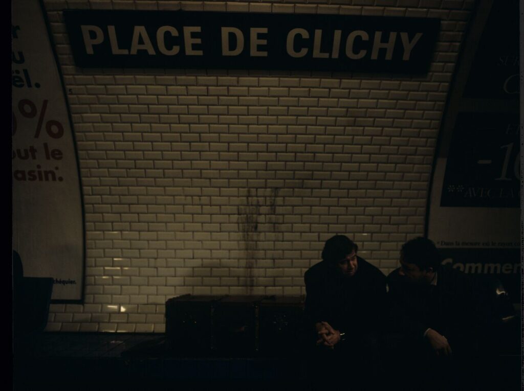 Karol (Zbigniew Zamachowski) and Mikołaj (Janusz Gajos) in Paris metro.