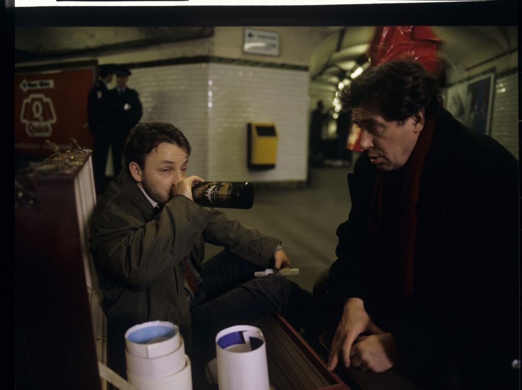 Karol (Zbigniew Zamachowski) and Mikołaj (Janusz Gajos) drink Bruderszaft on the Paris metro.