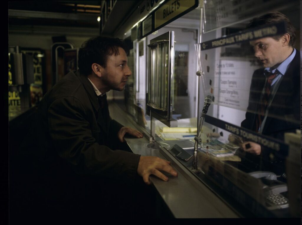 Karol (Zbigniew Zamachowski) demands the return of a two-franc coin that was taken from him by a payphone.