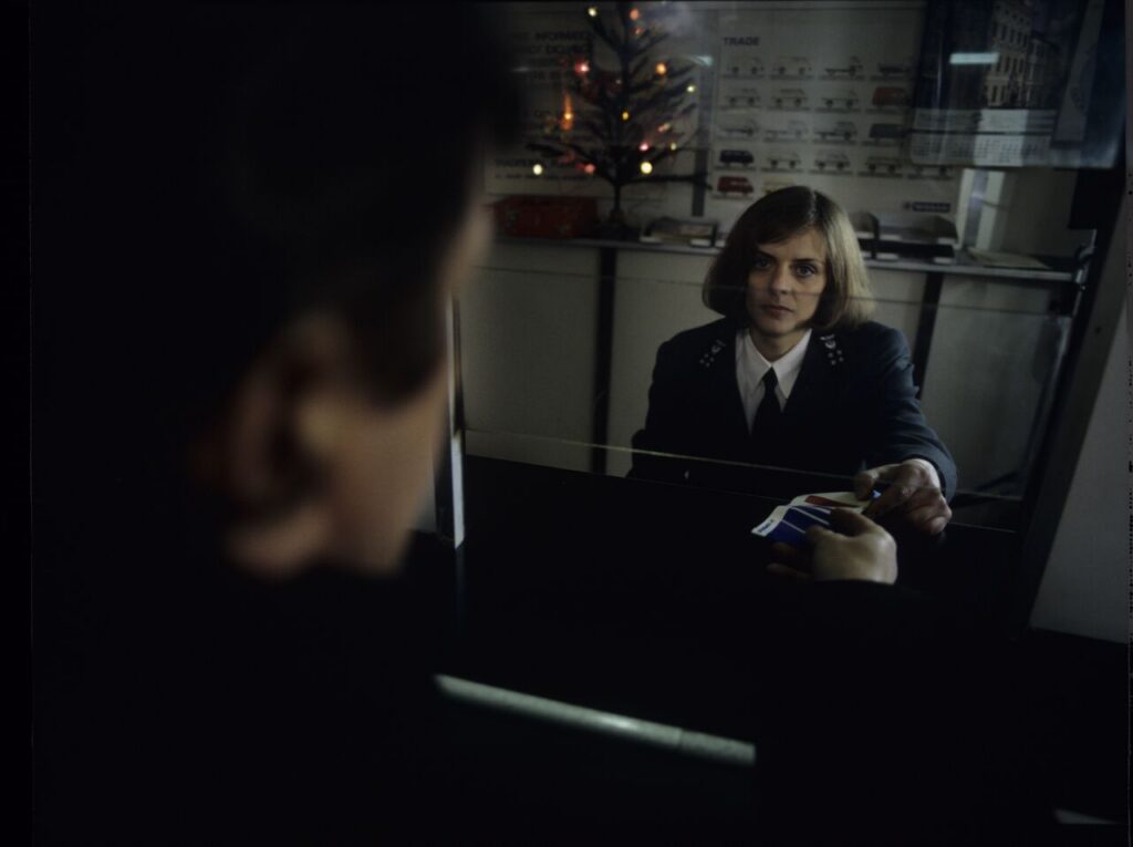 Mikołaj (Janusz Gajos) at the airport in Warsaw reports the loss of his luggage with which he arrived from Paris.