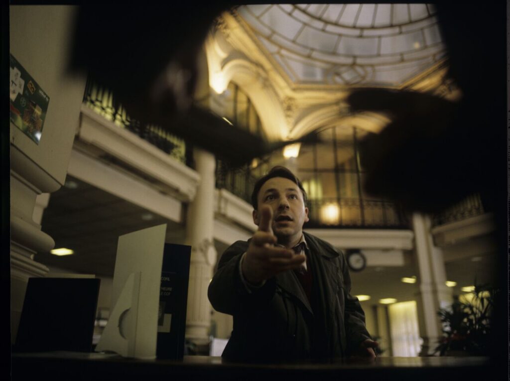 A scene in a bank in which an official informs Karol (Zbigniew Zamachowski) about blocking his account.