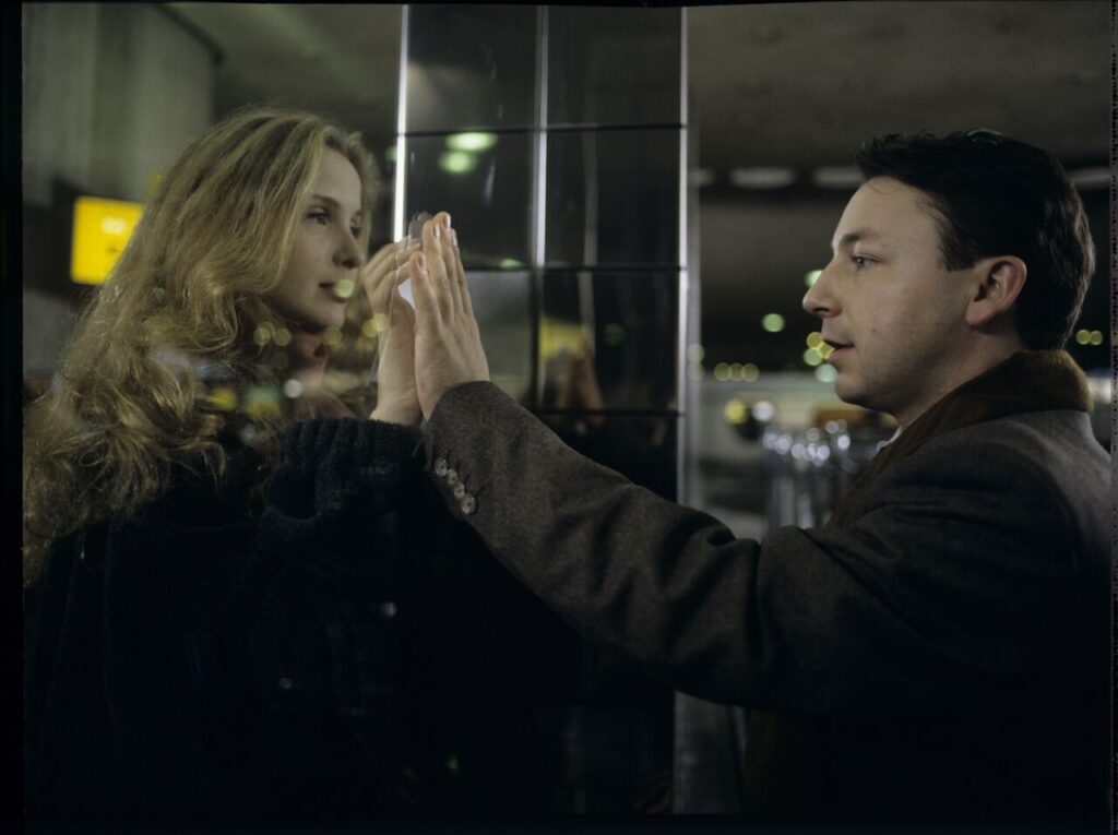 Karol (Zbigniew Zamachowski) with his wife Dominique (Julie Delpy).