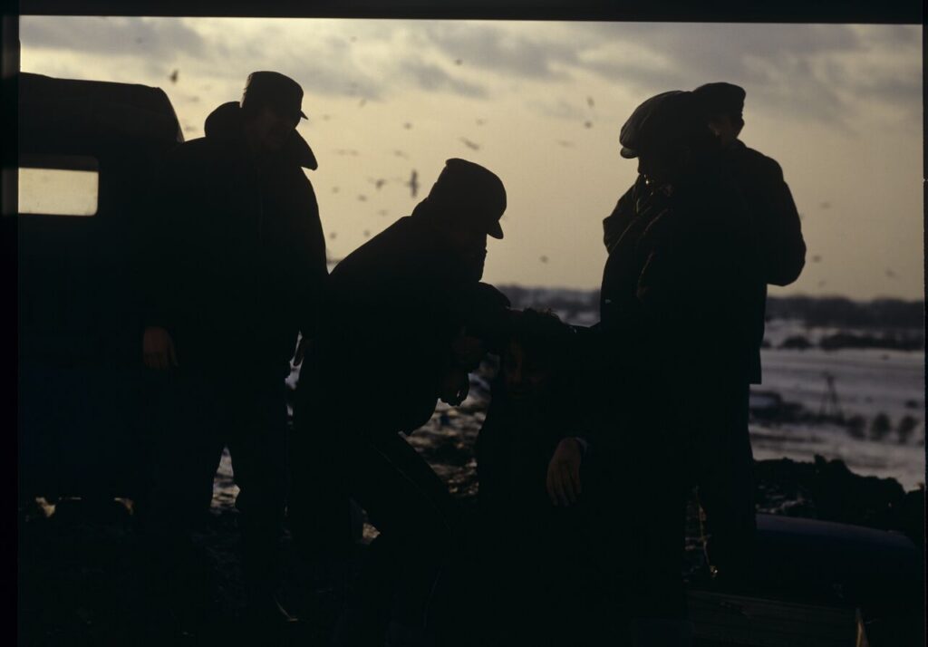 The scene at the garbage dump, where the airport baggage thieves bring a suitcase containing Karol (Zamachowski).