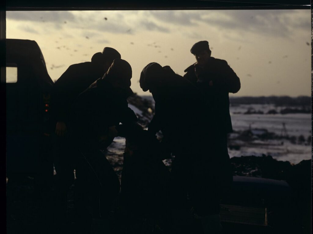 Shooting a scene at a garbage dump where airport luggage thieves bring a suitcase containing Karol.