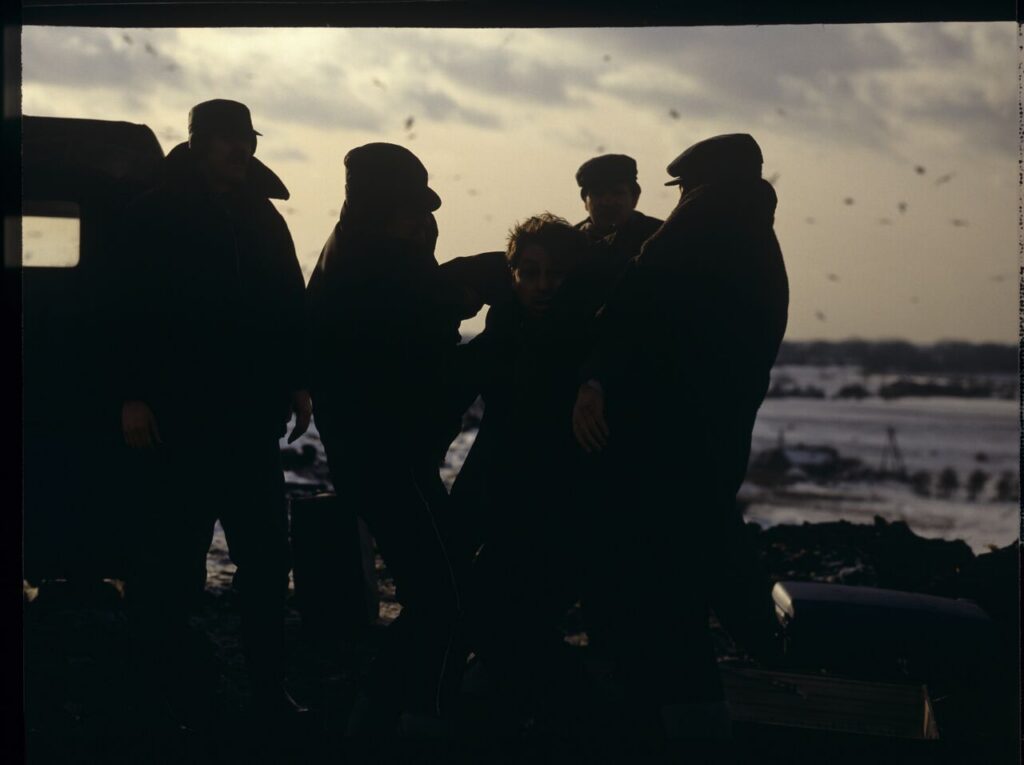 Shooting a scene at a garbage dump where airport luggage thieves bring a suitcase containing Karol.