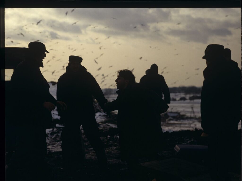 Shooting a scene at a garbage dump where airport luggage thieves bring a suitcase containing Karol.