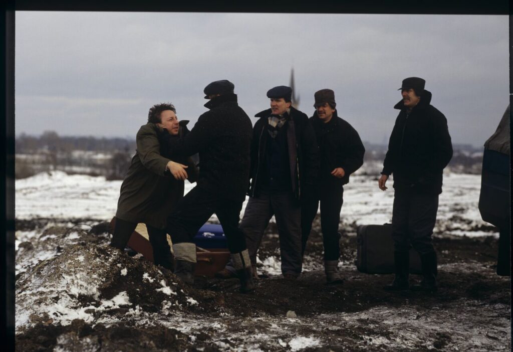 Shooting a scene at a garbage dump where airport luggage thieves bring a suitcase containing Karol.