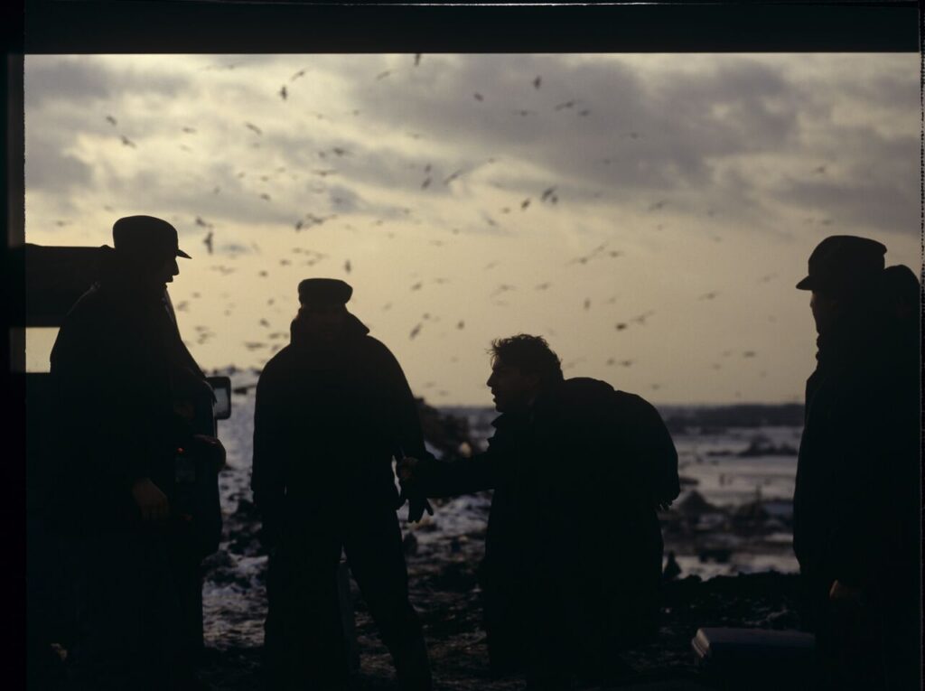 Shooting a scene at a garbage dump where airport luggage thieves bring a suitcase containing Karol.