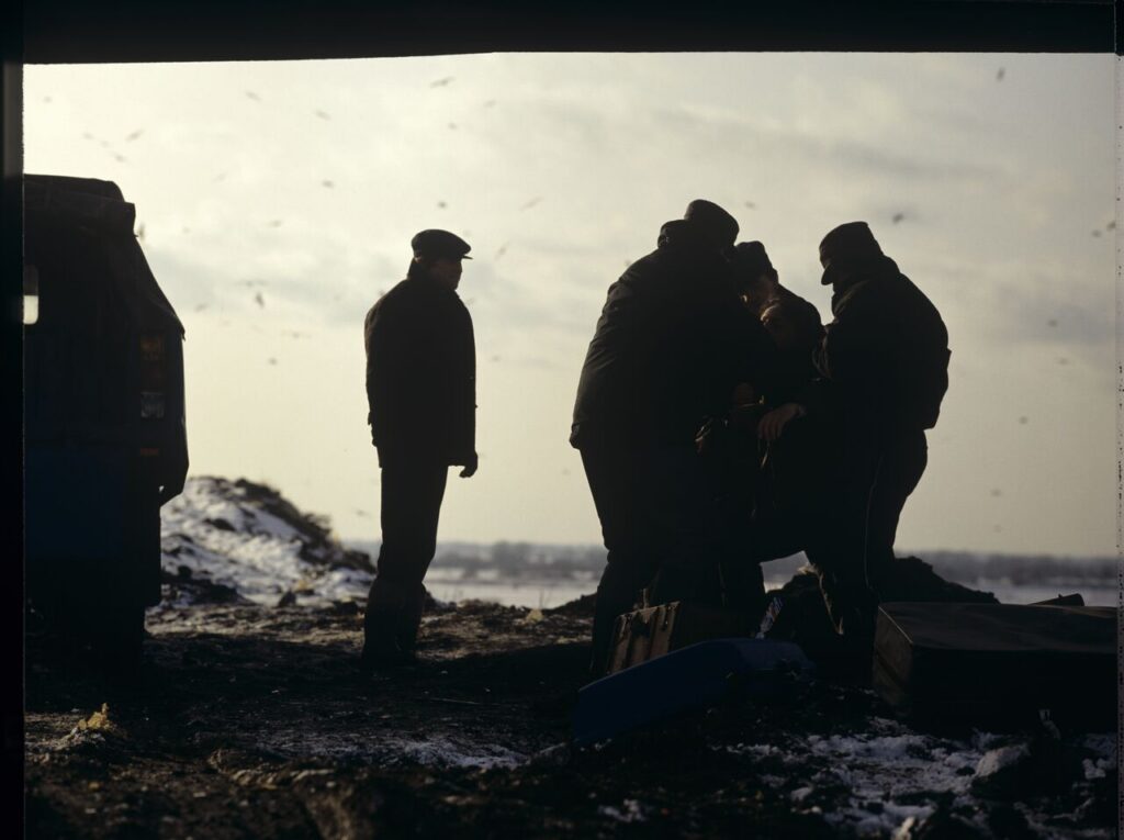 Shooting a scene at a garbage dump where airport luggage thieves bring a suitcase containing Karol.