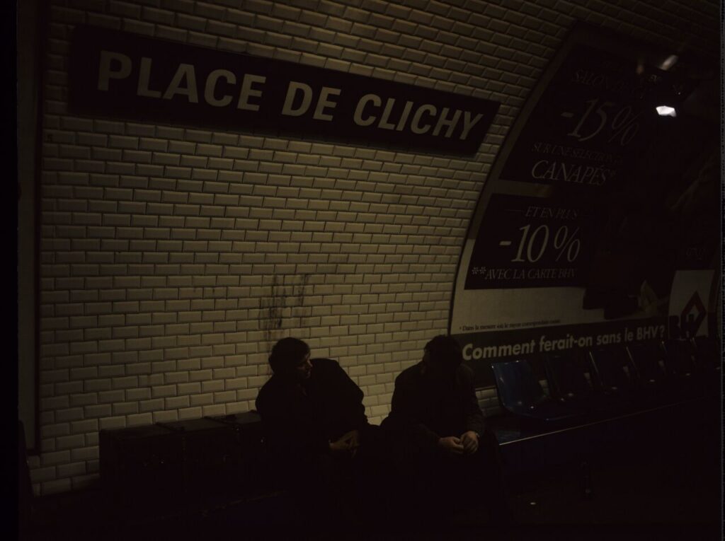 Karol (Zbigniew Zamachowski) and Mikołaj (Janusz Gajos) drink Bruderszaft on the Paris metro.