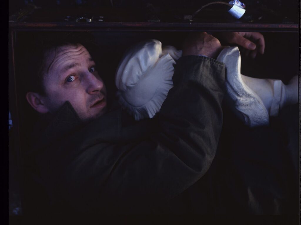 Karol (Zbigniew Zamachowski) squeezed in the suitcase in which he traveled by plane from Paris to Warsaw.