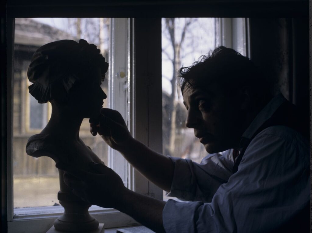 Karol (Zbigniew Zamachowski) stares at the plaster bust of a woman brought from Paris.