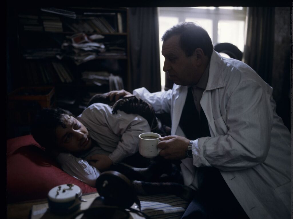 Jurek (Jerzy Stuhr), worried about Karol's condition (Zbigniew Zamachowski), brings his brother some broth.