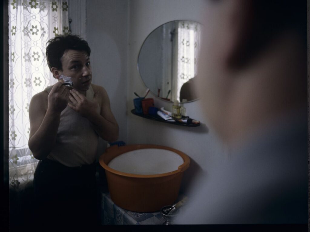 Karol (Zbigniew Zamachowski) is preparing to leave home on business.