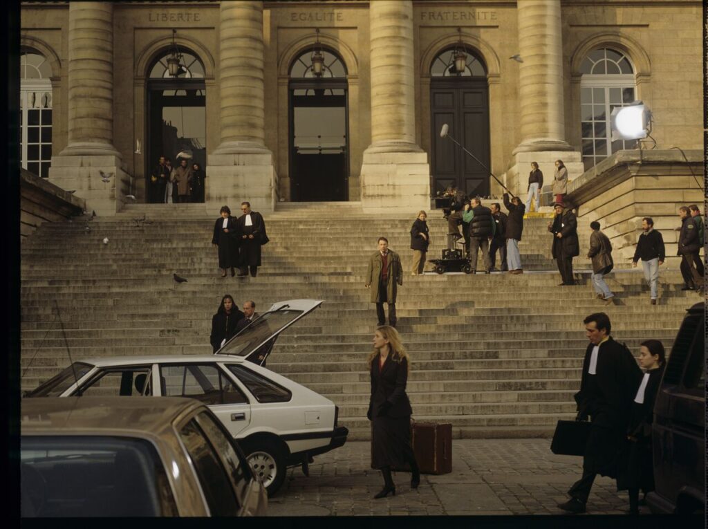 Karol (Zbigniew Zamachowski) sees his wife Dominique (Julie Delpy) takes a suitcase with his things out of the car.