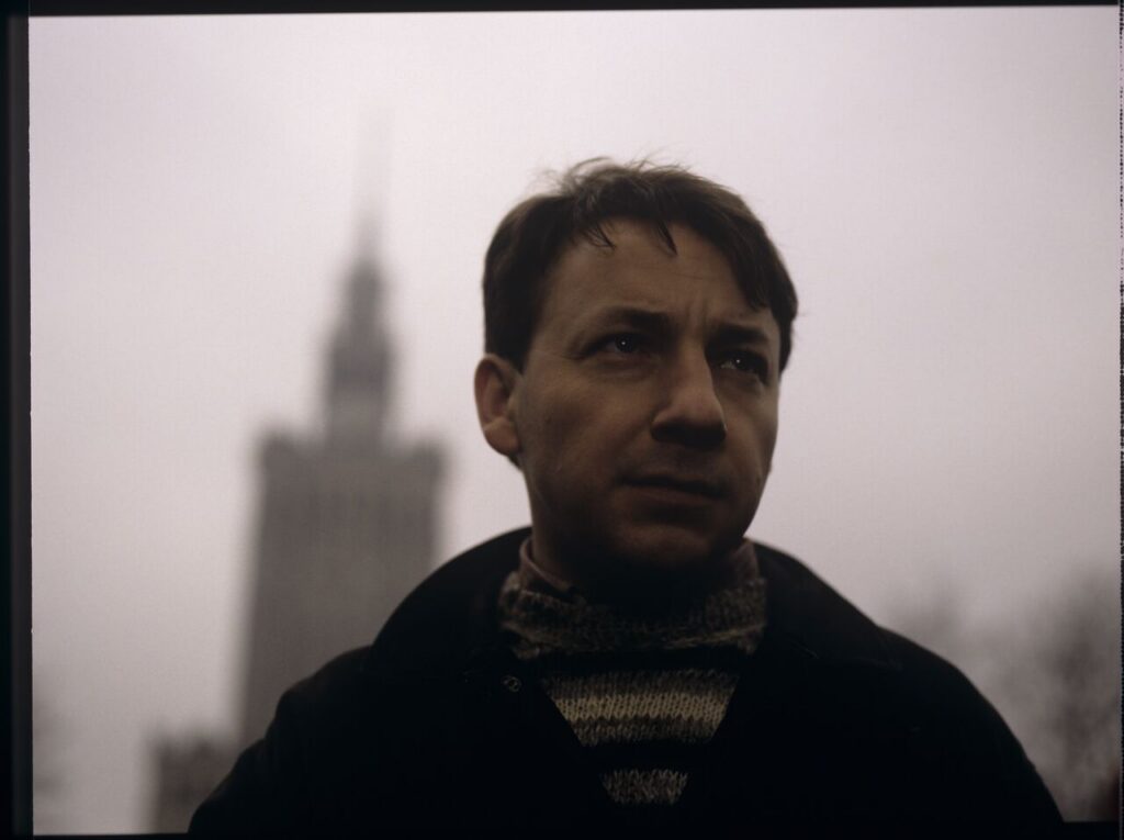 Karol (Zbigniew Zamachowski) in front of the Palace of Culture and Science in Warsaw.