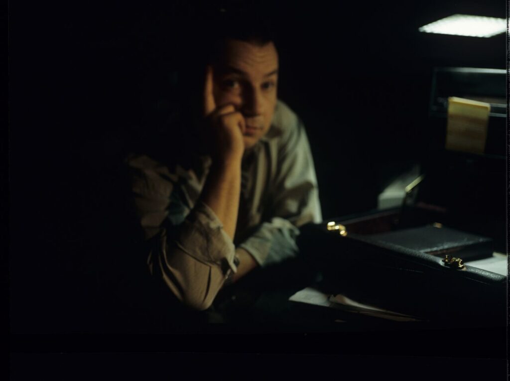 Karol (Zbigniew Zamachowski) on a Warsaw street.