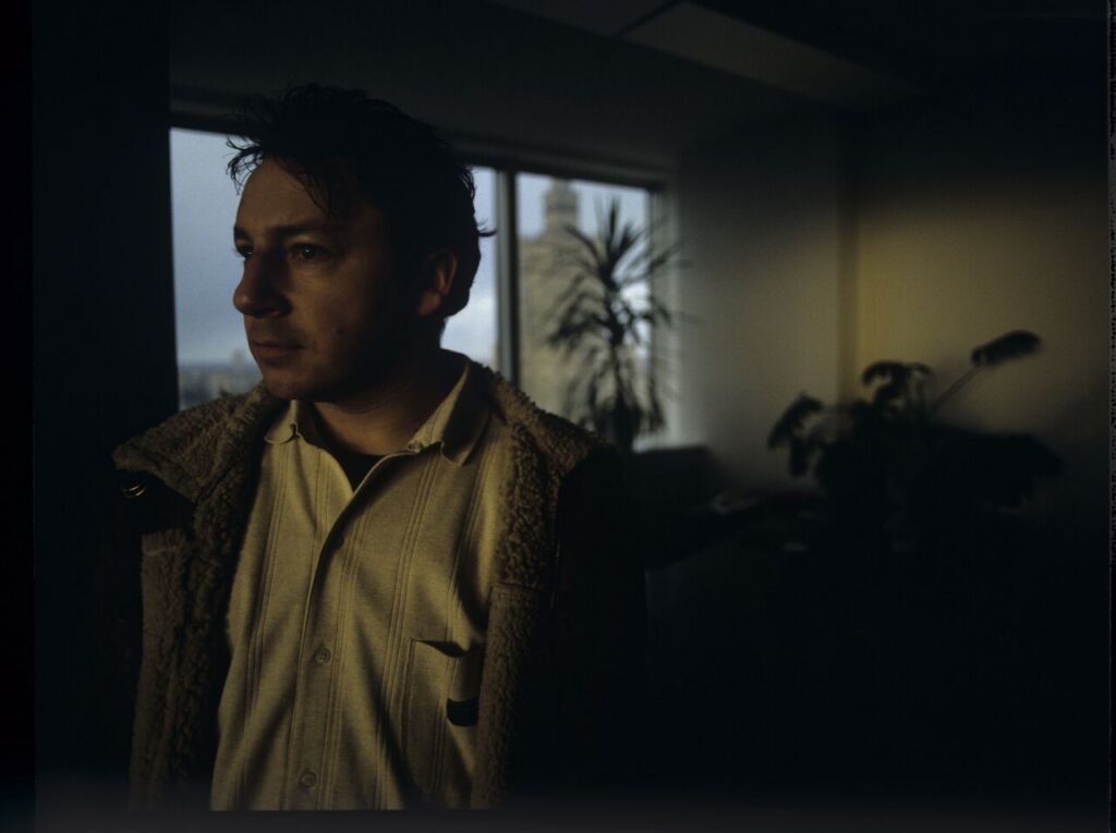 Karol (Zbigniew Zamachowski) on a Warsaw street.