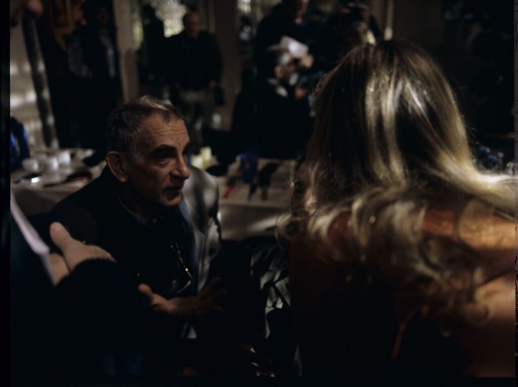 Kieślowski (director) and Delpy (actress) on the set at Dominique's hairdressing salon in Paris.