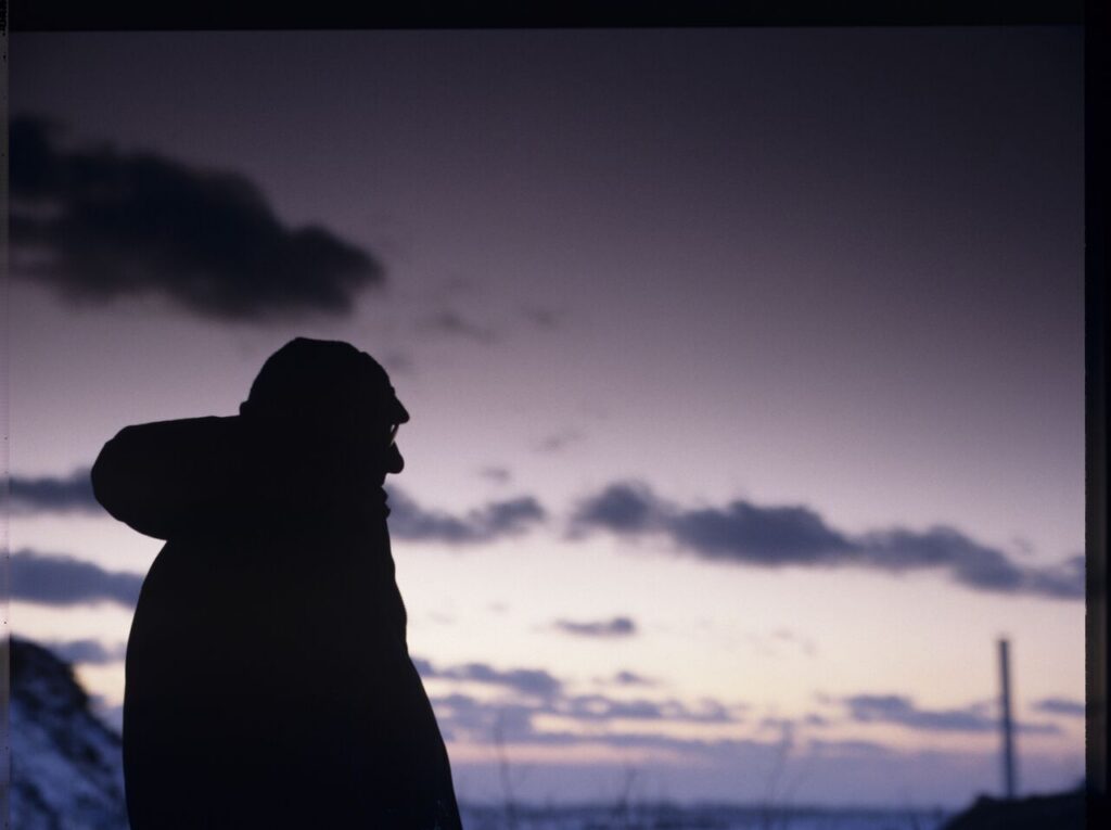 Krzysztof Kieślowski (director) on the set at a garbage dump.