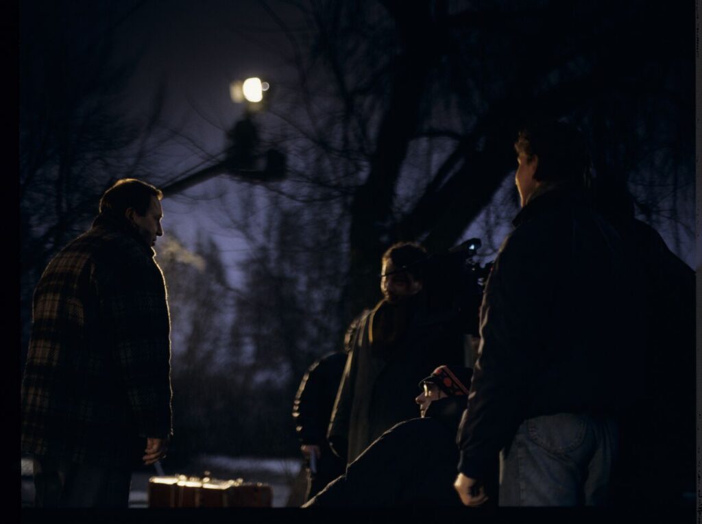 The set during the filming of the scene of Karol's arrival at his brother's house.