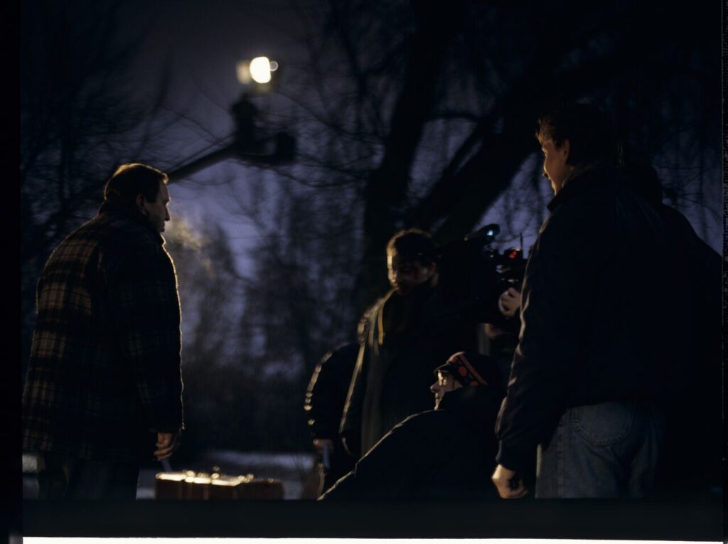 The set during the filming of the scene of Karol's arrival at his brother's house.