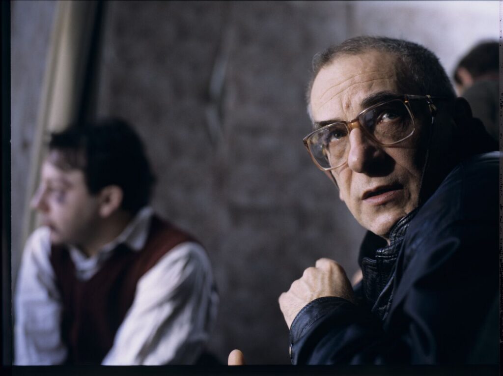 Krzysztof Kieślowski (director) and Zbigniew Zamachowski (Karol) on the set at the Mariott Hotel.