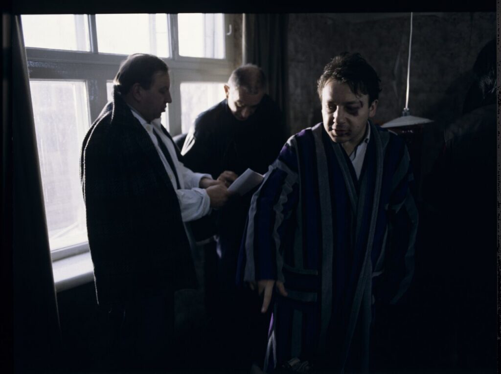 Krzysztof Kieślowski (director), Zbigniew Zamachowski (as Karol) and Jerzy Stuhr (as Jurek) on the set.