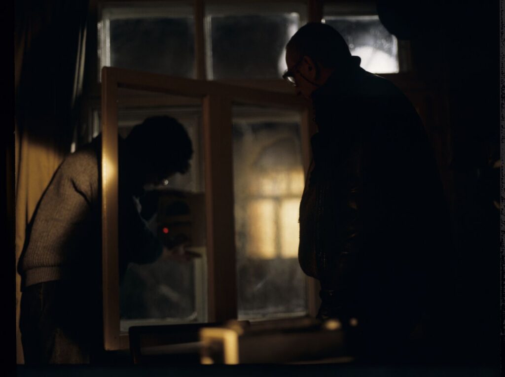Krzysztof Kieślowski (director) on the set at the hairdressing salon of Jurek, Karol's brother.