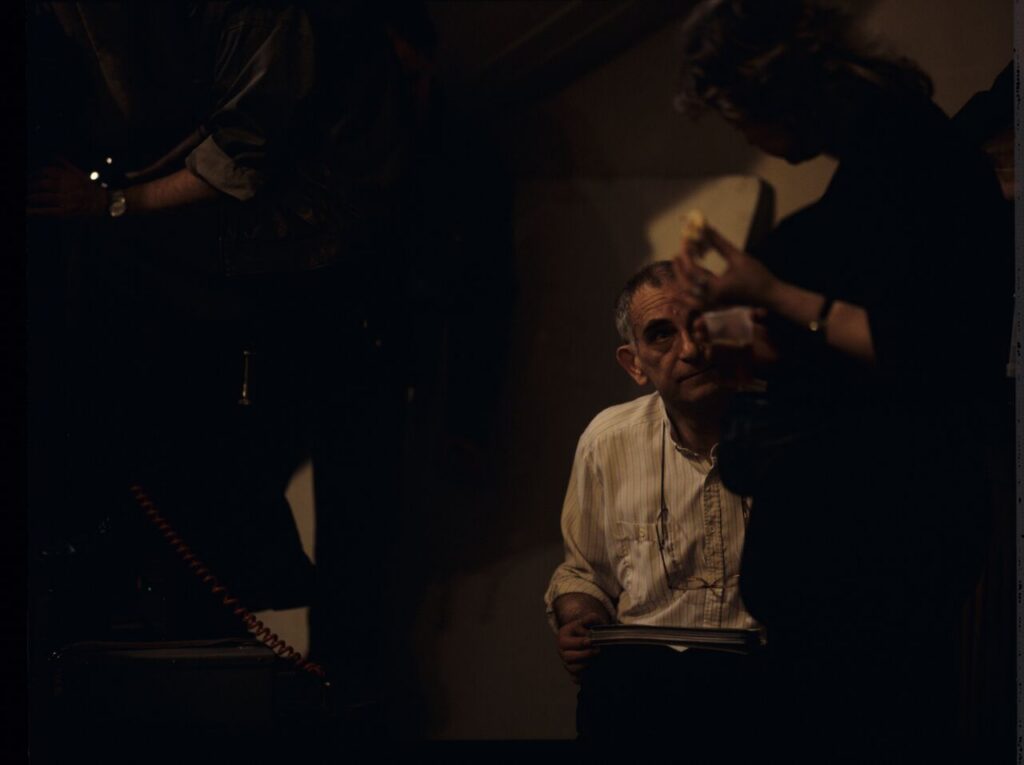 Krzysztof Kieślowski (director) and Violetta Buhl ((co-director) on the set at the hairdressing salon of Jurek.