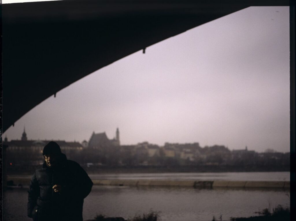 Krzysztof Kieślowski (director) on the set on the bank of the Vistula River.
