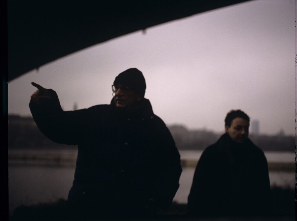 Krzysztof Kieślowski (director) and Zbigniew Zamachowski (Karol) on the set on the bank of the Vistula River.