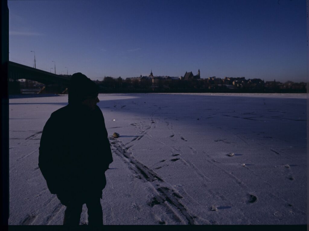Krzysztof Kieślowski (director) on the set on the frozen Vistula River.