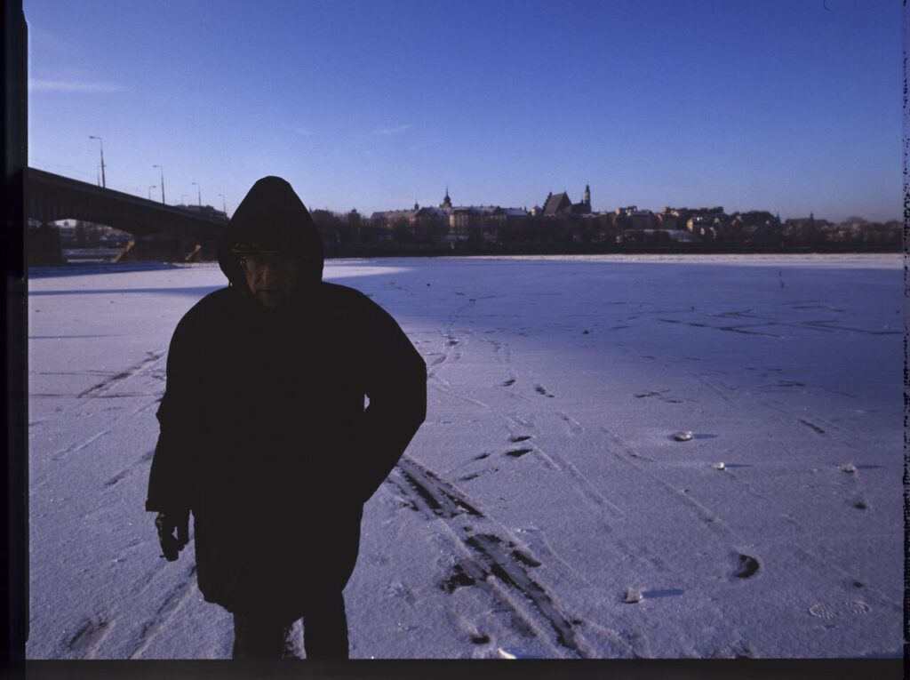 Krzysztof Kieślowski (director) on the set on the frozen Vistula River.