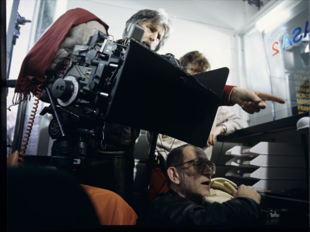 Krzysztof Kieślowski (director) and Edward Kłosiński (cinematographer) during the filming of the scene in the office.