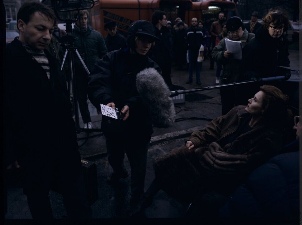 The crew on set before filming the scene where Karol (Z. Zamachowski) stops the car carrying "Blondynka" (G. Szapołowska).