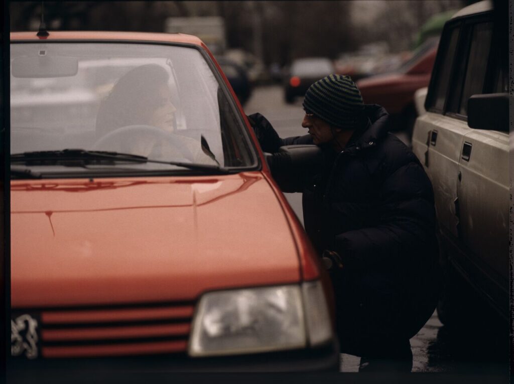 Krzysztof Kieślowski (director) gives instructions to Grażyna Szapołowska ("Blondynka") on the set.