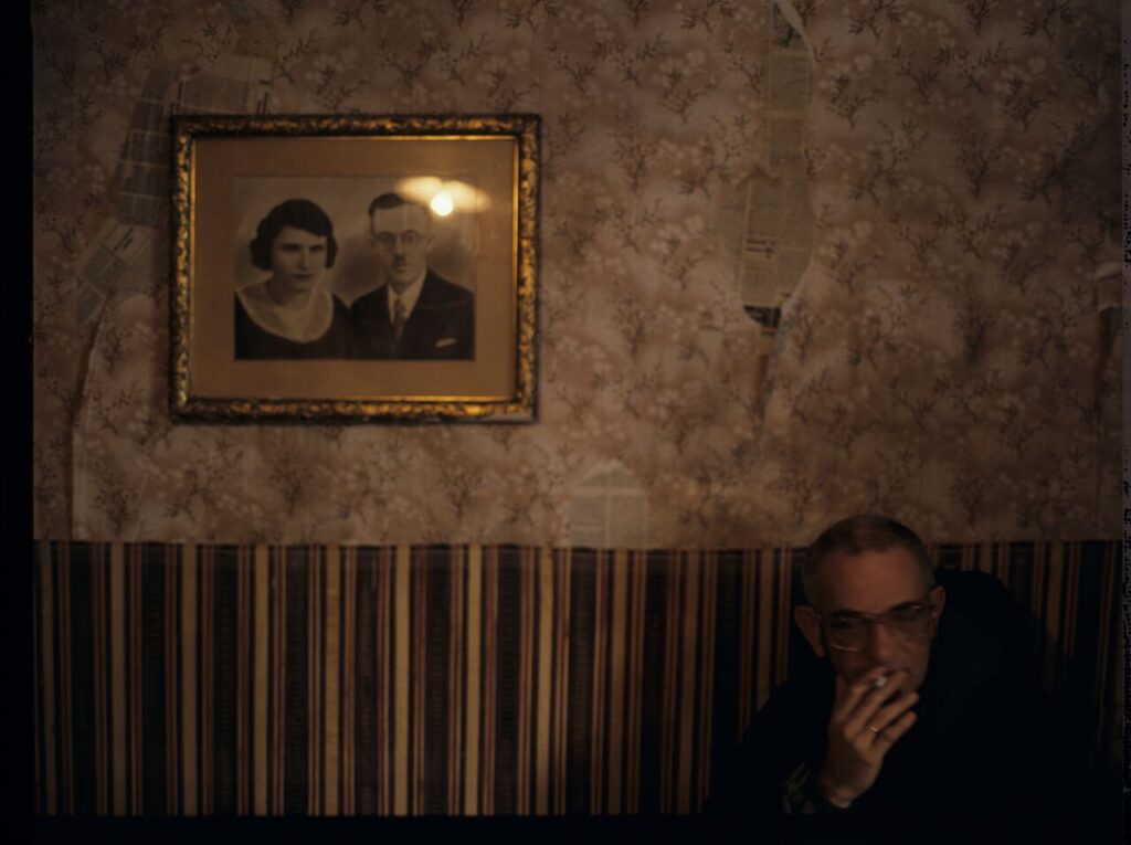 Krzysztof Kieślowski on the set in the house of the farmer from whom Karol bought the land.