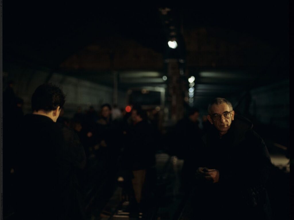 Zbigniew Zamachowski (playing the role of Karol) and Krzysztof Kieślowski on the set.