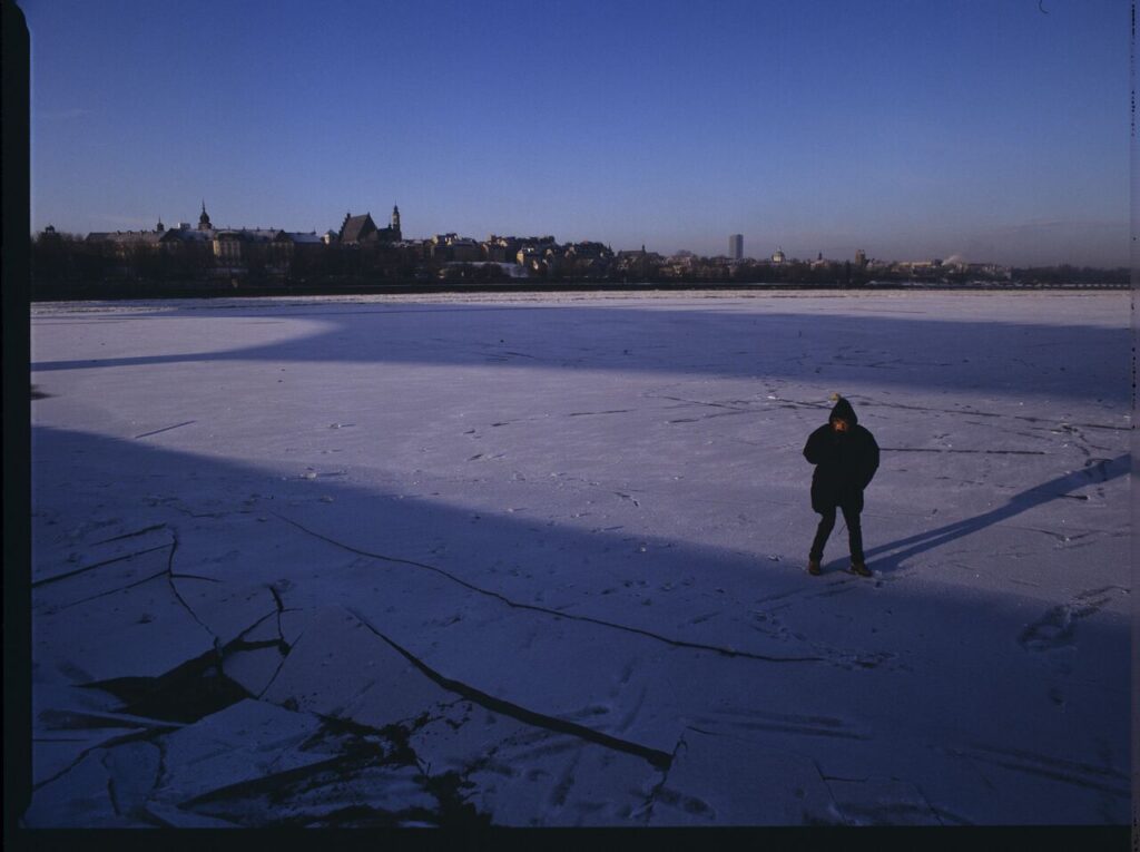 Krzysztof Kieślowski (director) on the frozen Vistula River, where the scene of the sliding will be filmed.