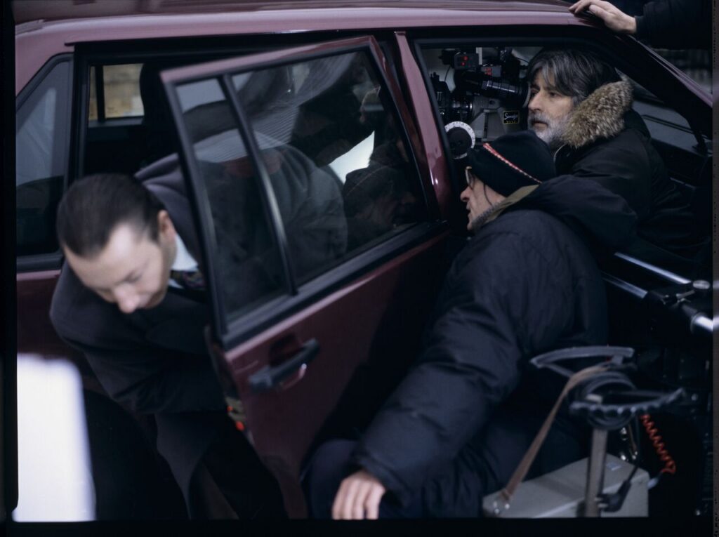 Filming the scene in which Karol (Z. Zamachowski) steps out of a car driven by driver Mr. Bronek (J. Trela).