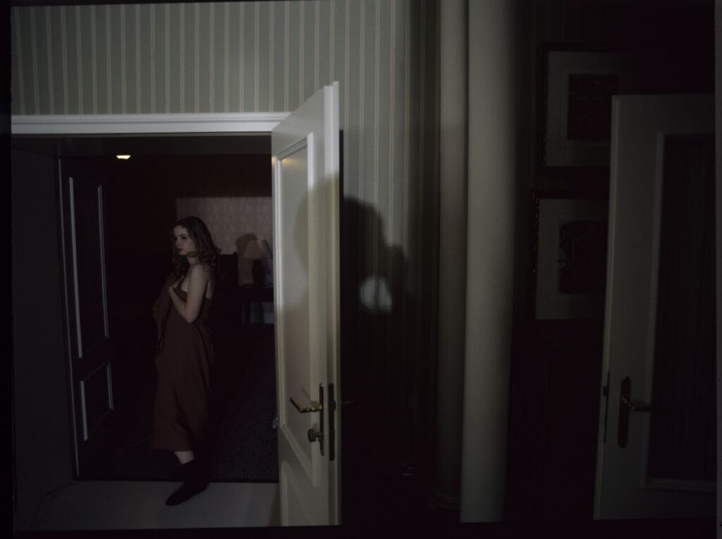 Krzysztof Kieślowski (director) gives Julie Delpy instructions on set in the hotel room.
