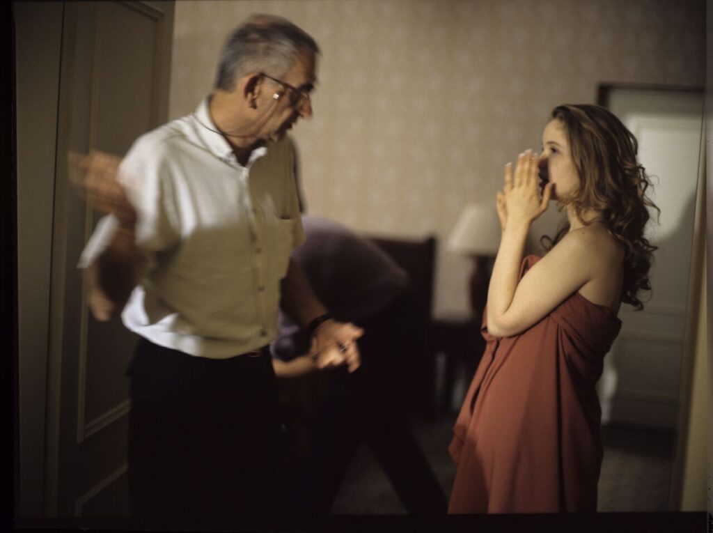 Krzysztof Kieślowski (director) gives Julie Delpy instructions on the set in the hotel room.