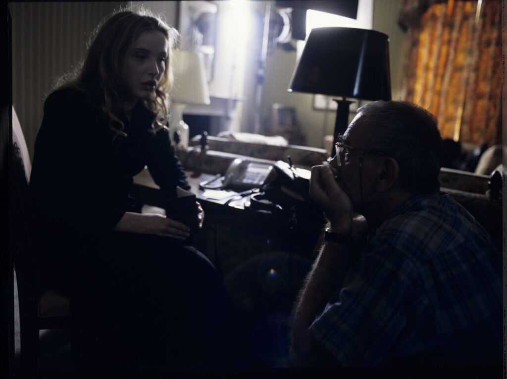 Julie Delpy (playing Dominique) and Krzysztof Kieślowski (director) on set.